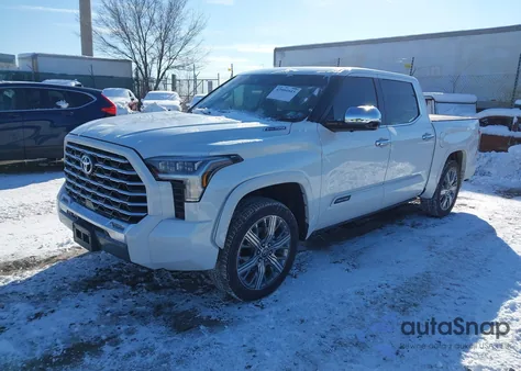 2025 Toyota Tundra Hybrid Capstone Crewmax 6.4' Bed z USA, uszkodzony, nr VIN 5TFVC5DB4SX102224